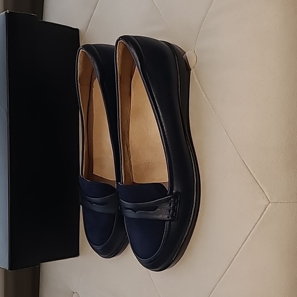NWT Naturalizer Finley loafer. Navy, size 6.5 - Picture 4 of 8